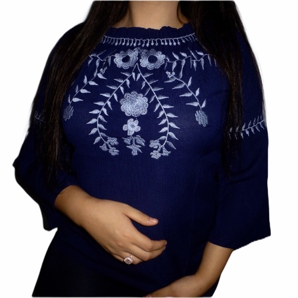 New Floral Embroidered Off the Shoulder Blouse Sm - Picture 4 of 8